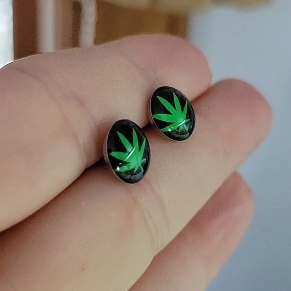 420 Cannabis Classic Kush Leaf Earrings - Picture 5 of 5